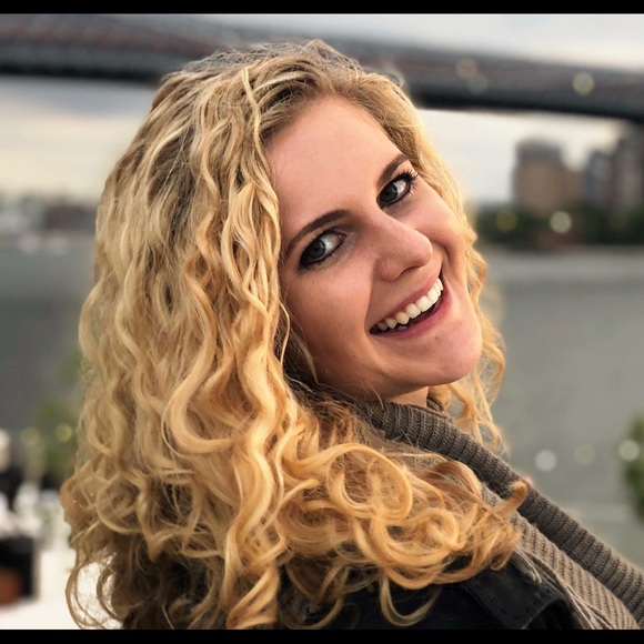 Meet your Posher, Alexis - Picture 1 of 1